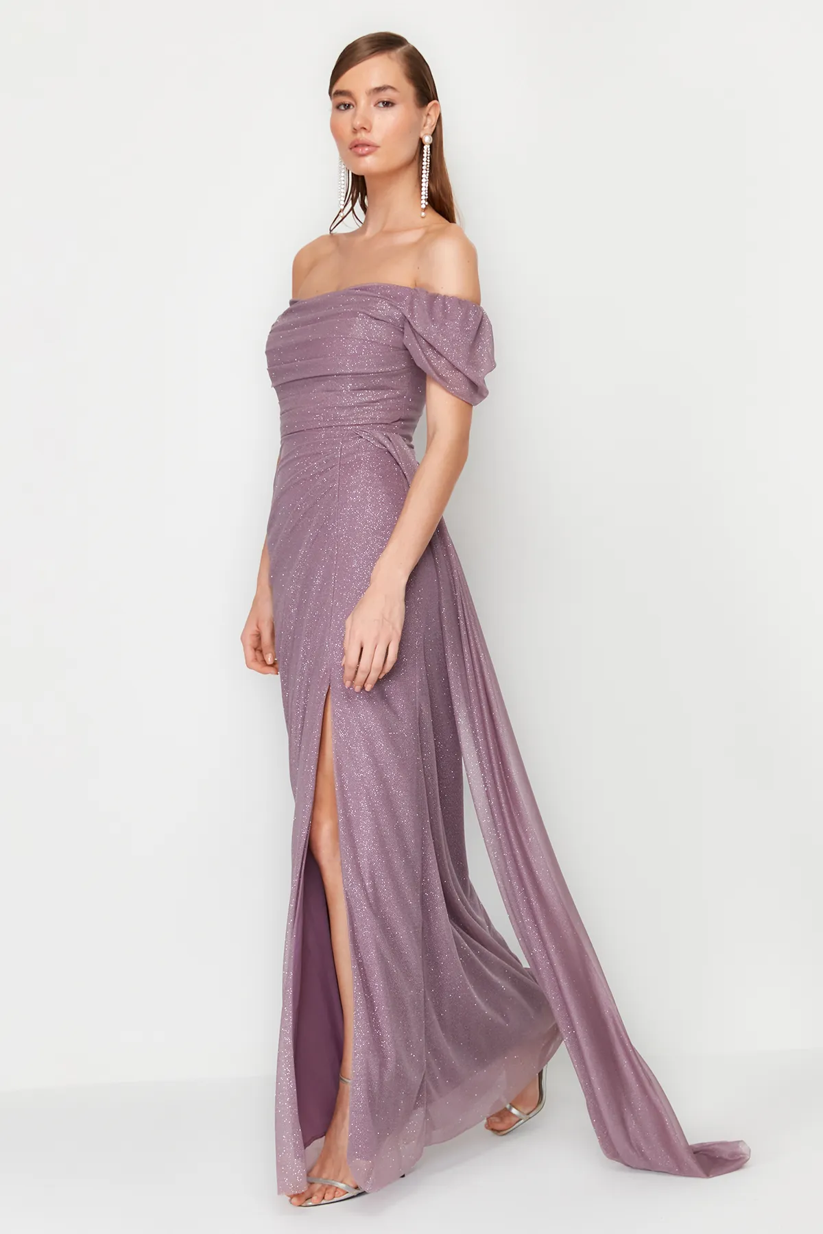 Trendyol Collection  Langes Abendkleid mit Puderdrapierung und Glitzer TPRSS24AE00110