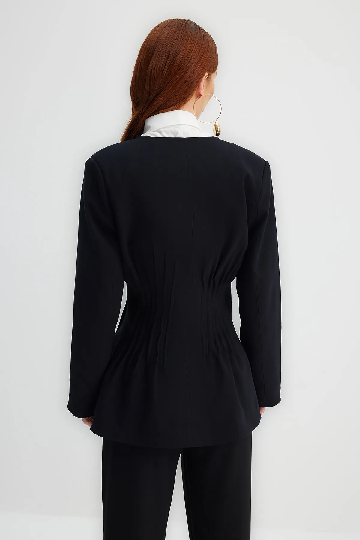 Trendyol Modest  X Kevser Sarıoğlu Schwarze, gerippte, detaillierte Webjacke TCLSS23CK00002