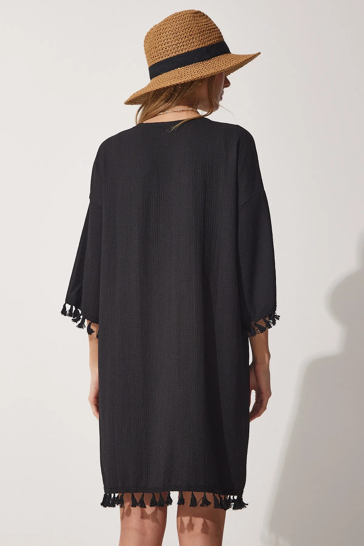 Happiness İstanbul  Schwarzer Strickkimono mit Quasten für Damen CI00074