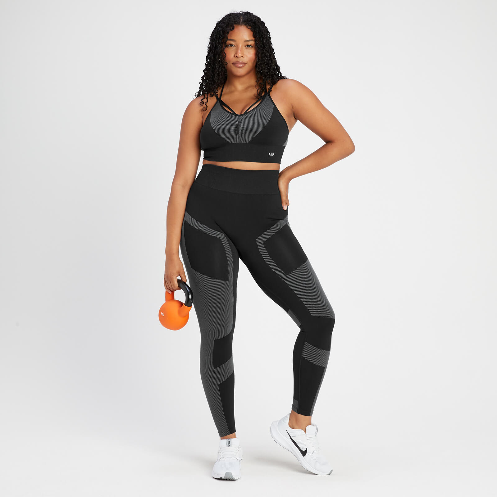 Brassière de sport sans coutures avec effet froncé MP Impact pour femmes – Noir
