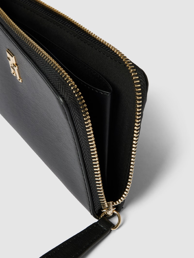 Portemonnaie mit Label-Applikation Modell 'FEMININE' in schwarz
