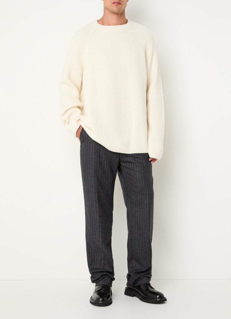 Pantaloni Frankie Shop Mason cu croi larg, cu bretele delicate și buzunare cusute.