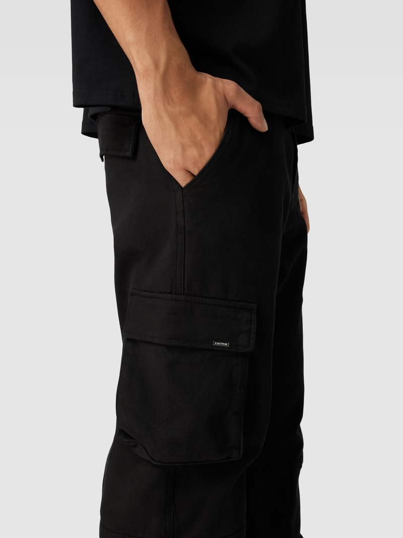 Cargohose mit Cargotaschen in schwarz