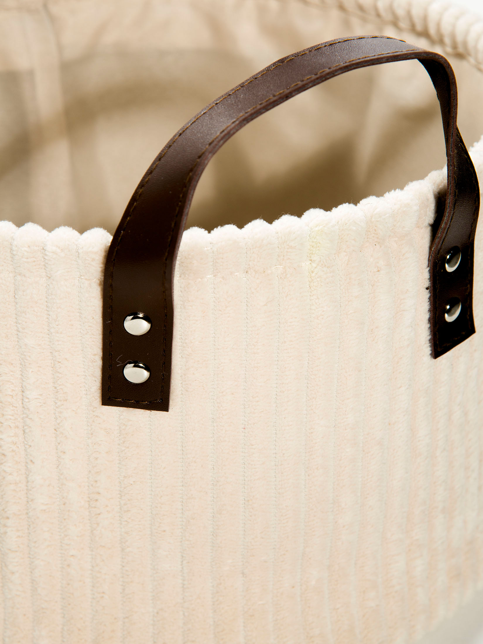 Cordula Korb, Beige
