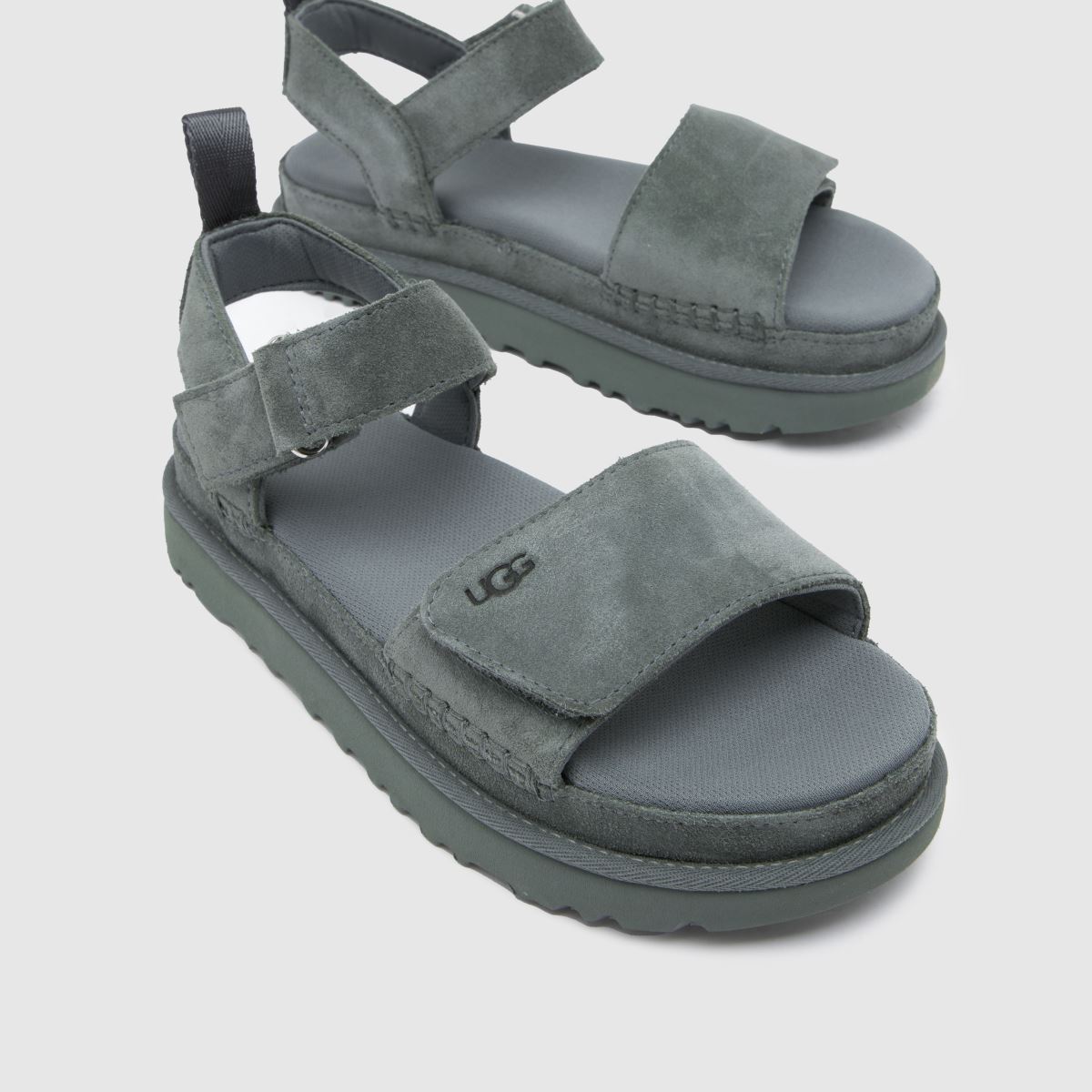 UGG Goldenstar szandálok esőben
