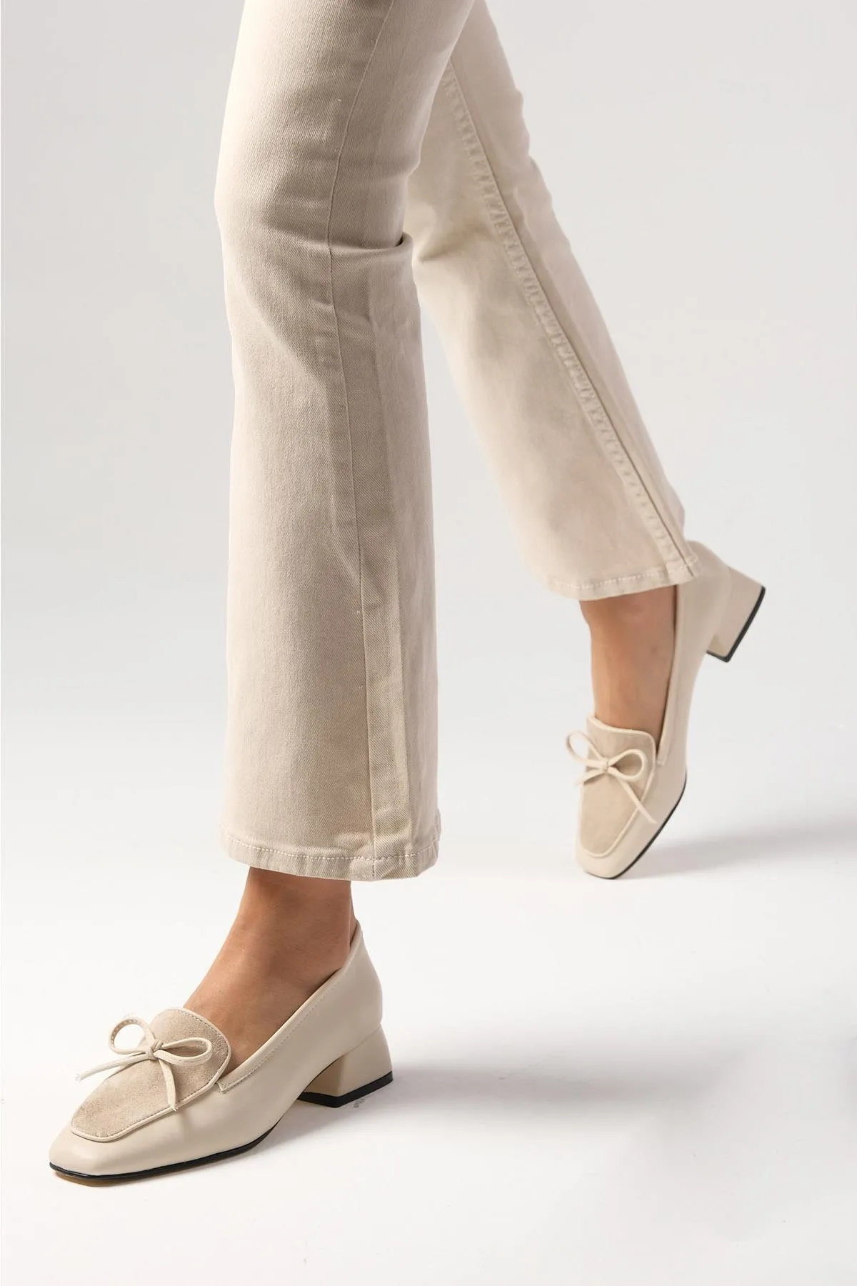 Mio Gusto  Tilda Beige Farbe Blunt Toe Kurze Absätze Damenschuhe