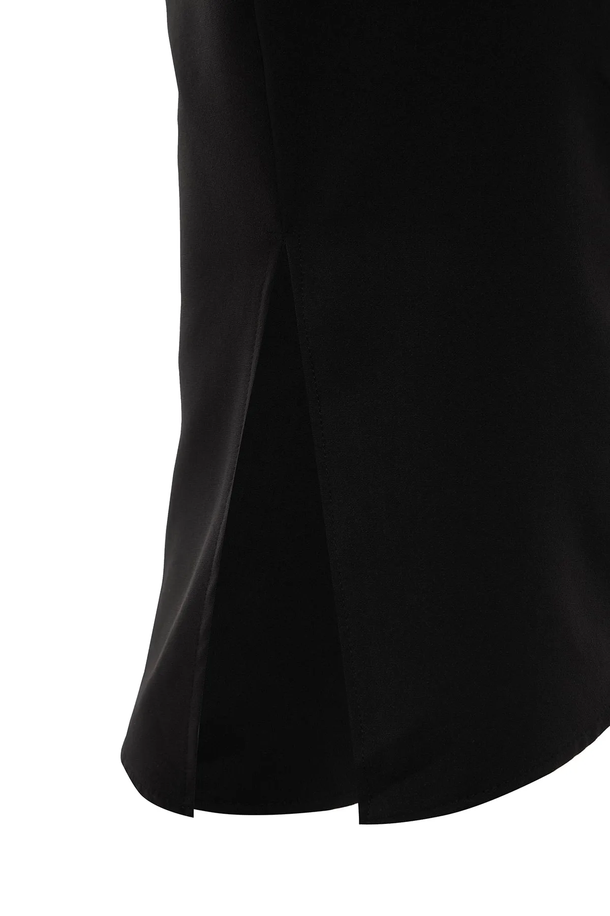 Trendyol Collection  Schwarzes, figurbetontes, gewebtes One-Shoulder-Midikleid TWOSS22EL00551
