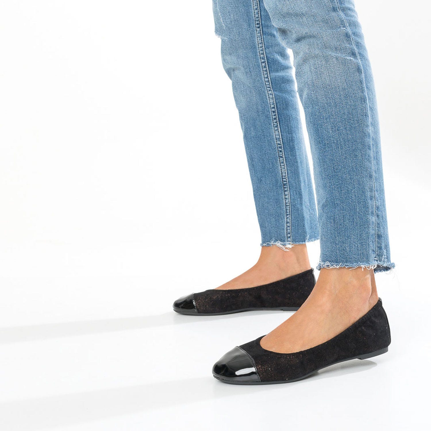 Ballerine noire à paillettes et bout verni