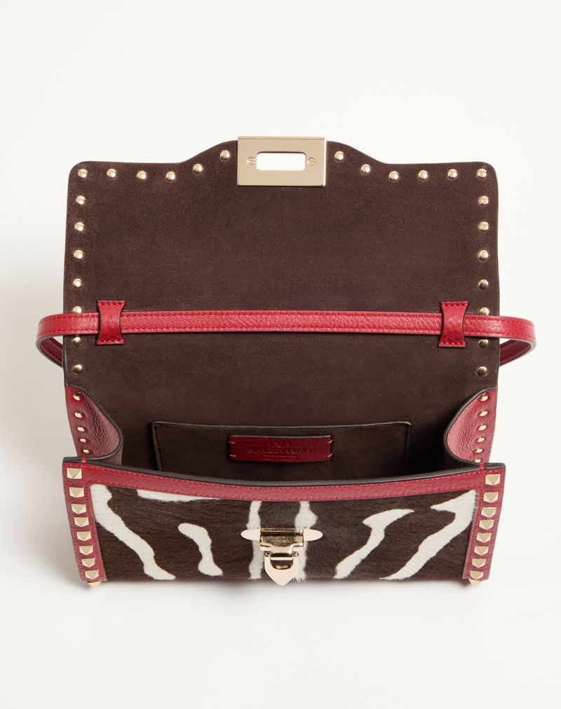 Valentino Garavani Rockstud Lille Crossbody-taske i dyreprint med hesteskindseffekt i kalveskind