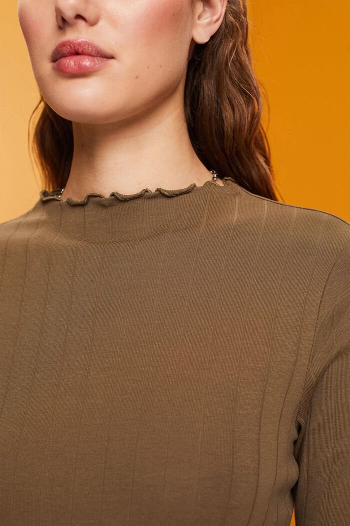 Geripptes T-Shirt