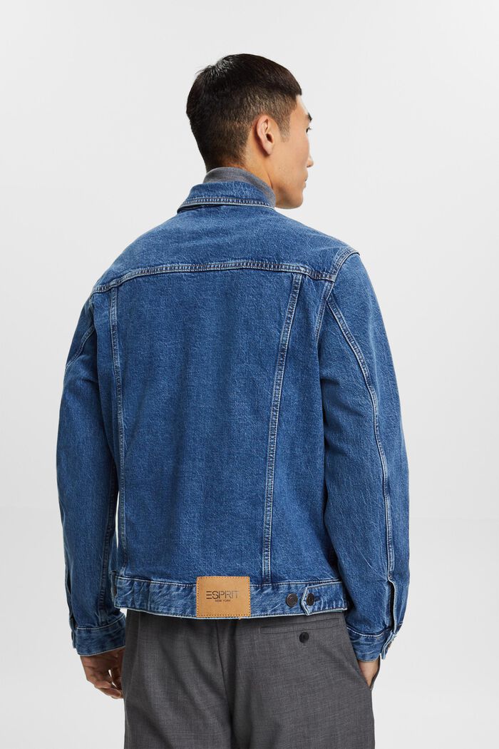 Jeansjacke im Truckerstil