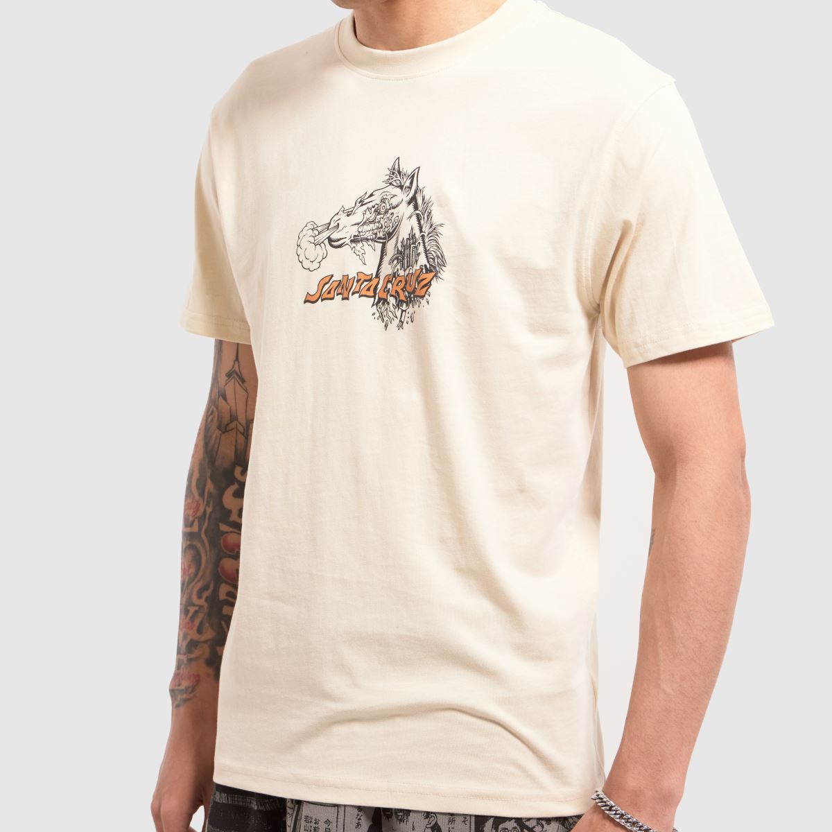 Santa Cruz – Vit t-shirt med mönster i ull och feberdream-mönster