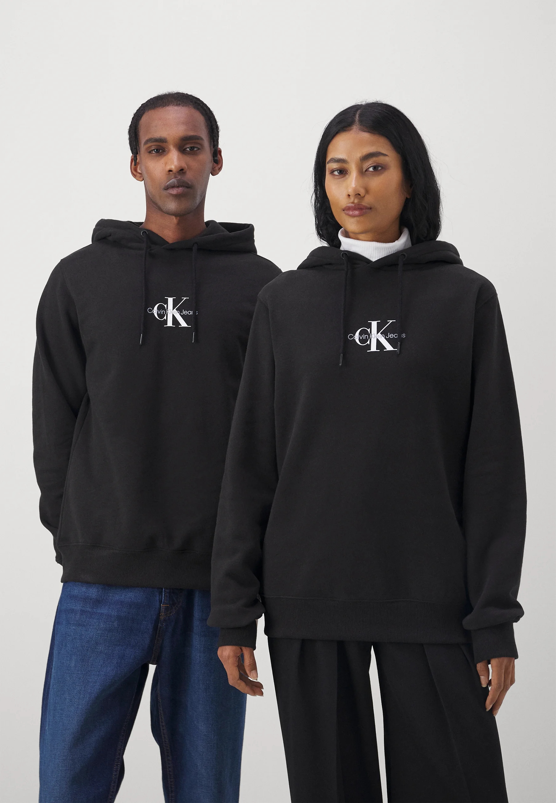 Sudadera con capucha Calvin Klein Jeans Regular Small Monólogo Unisex - Sudadera con capucha