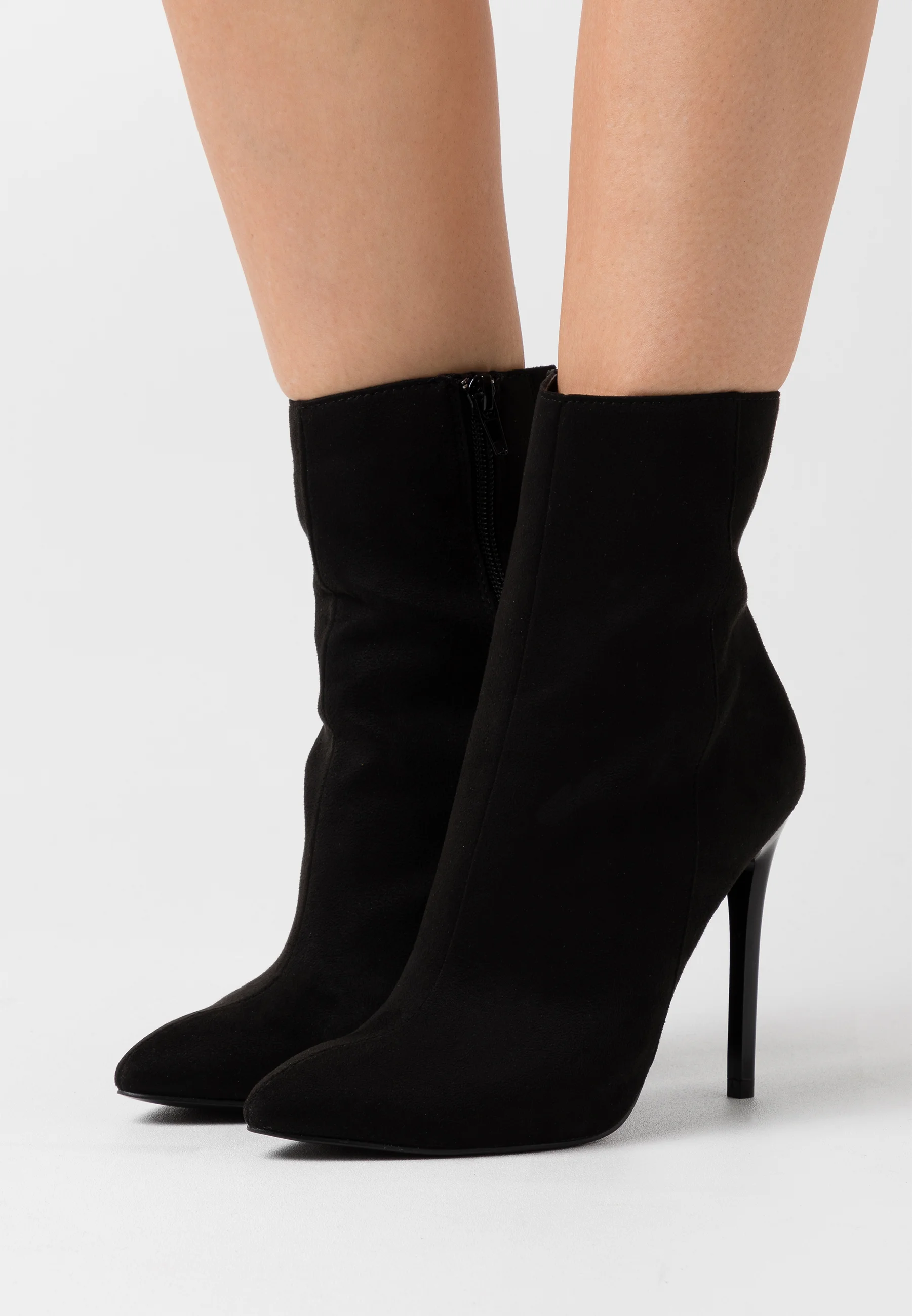 Botines de tacón par e impar