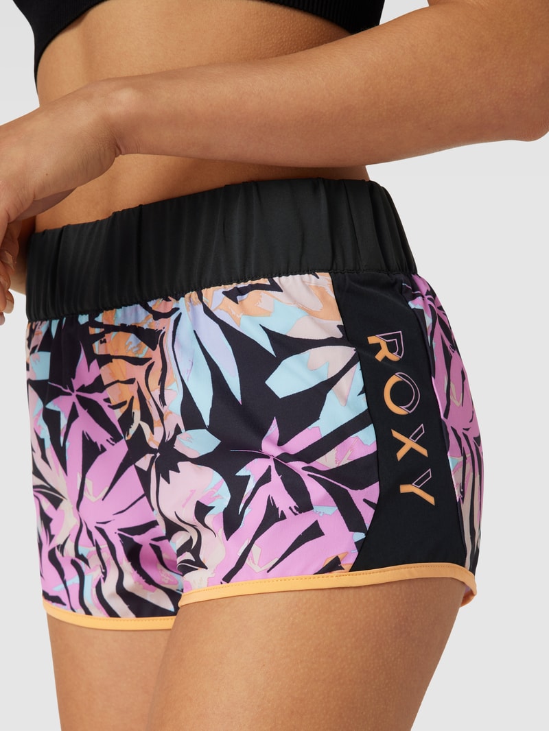 Shorts mit floralem Allover-Muster in schwarz