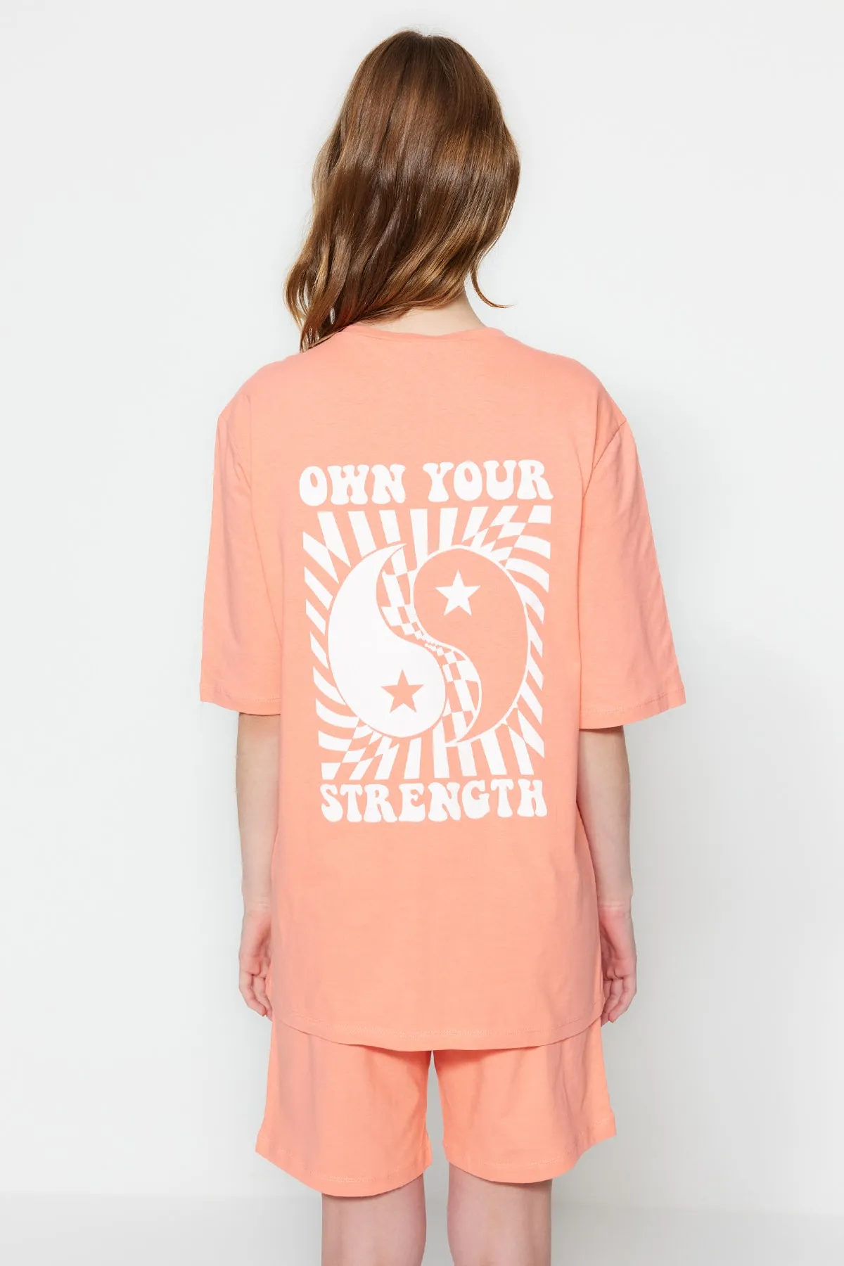Trendyol Collection  Pfirsich Unisex 100 % Baumwolle Slogan bedrucktes T-Shirt-Shorts-Strick-Pyjama-Set THMSS22PT0694