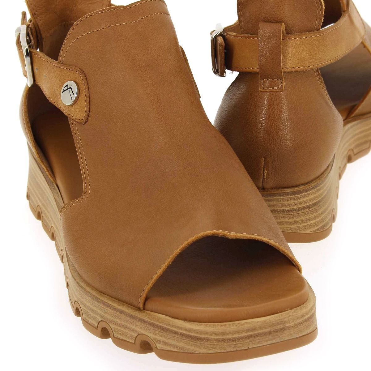 Paula Urban  26551 - Camel