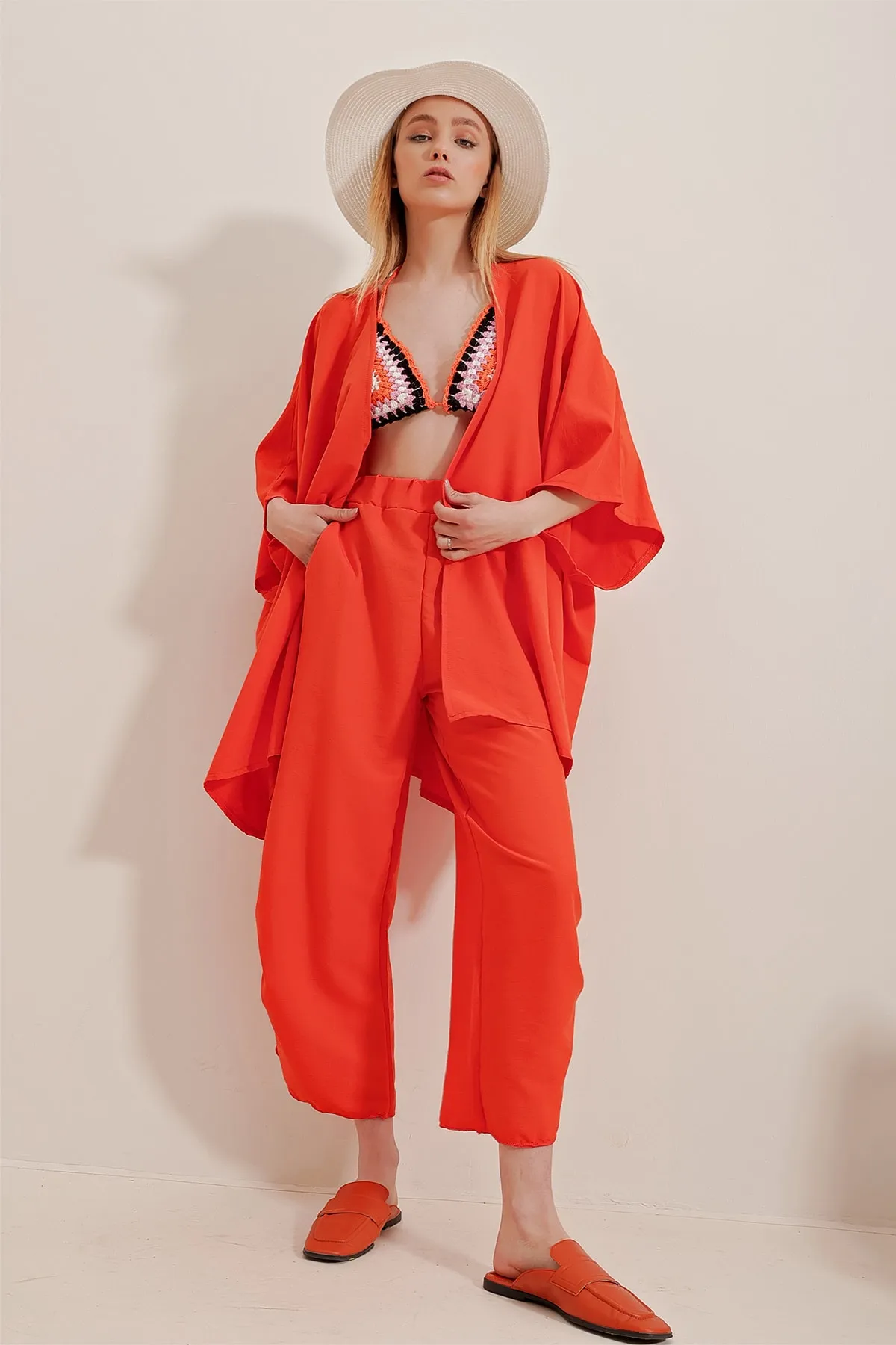 Trend Alaçatı Stili  Oranges Damen-Doppelset aus Hose und Jacke mit Beinschlitz und gleichfarbiger Struktur ALC-752-001
