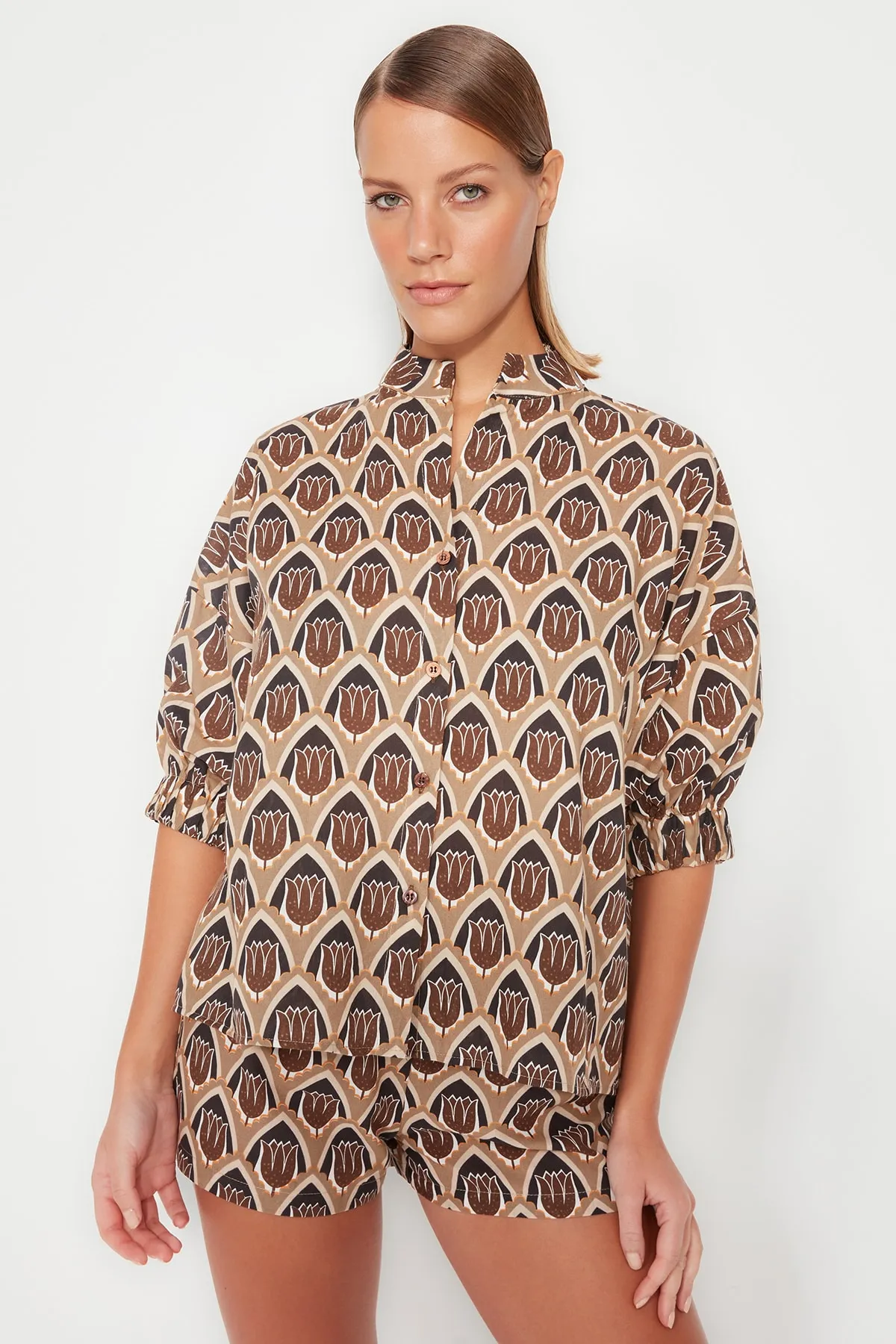 Trendyol Collection  Set aus Hemd und Shorts aus gewebter 100 % Baumwolle mit Blumenmuster TBESS23AU00014