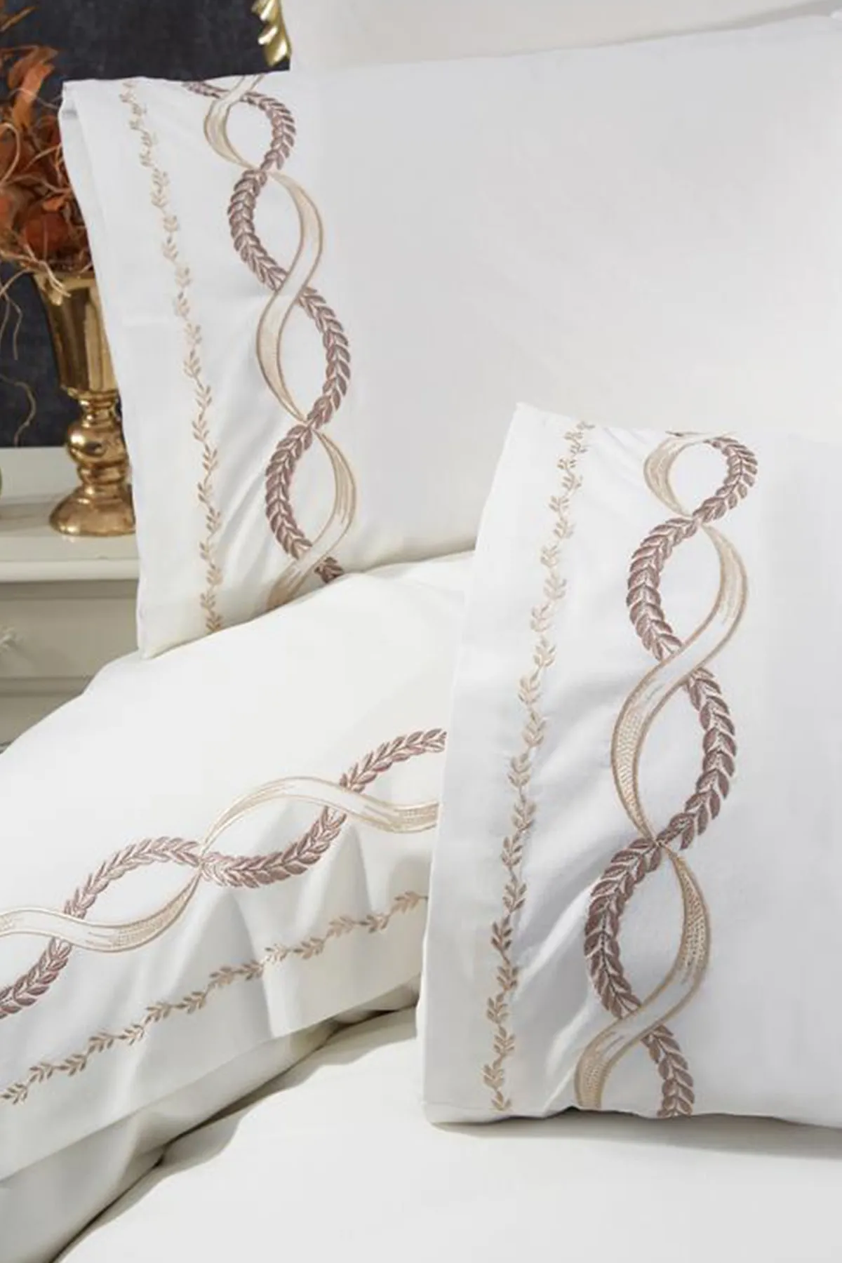 Çeyiz Diyarı  6-teiliges Bettbezug-Set mit Jungfrau-Stickerei, Creme