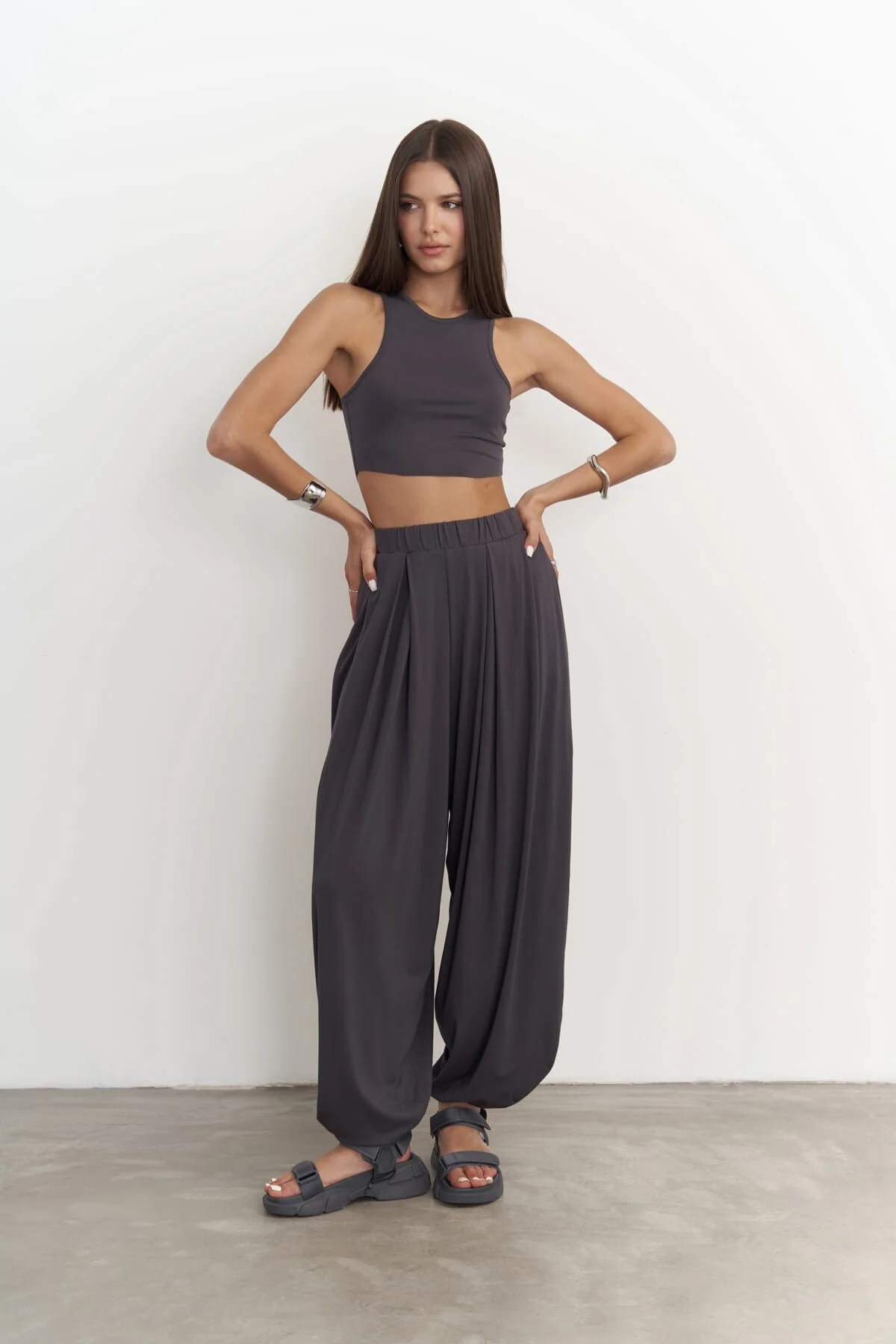 MAİ COLLECTİON  Casey Anthrazitfarbenes Crop-Hosen-Set