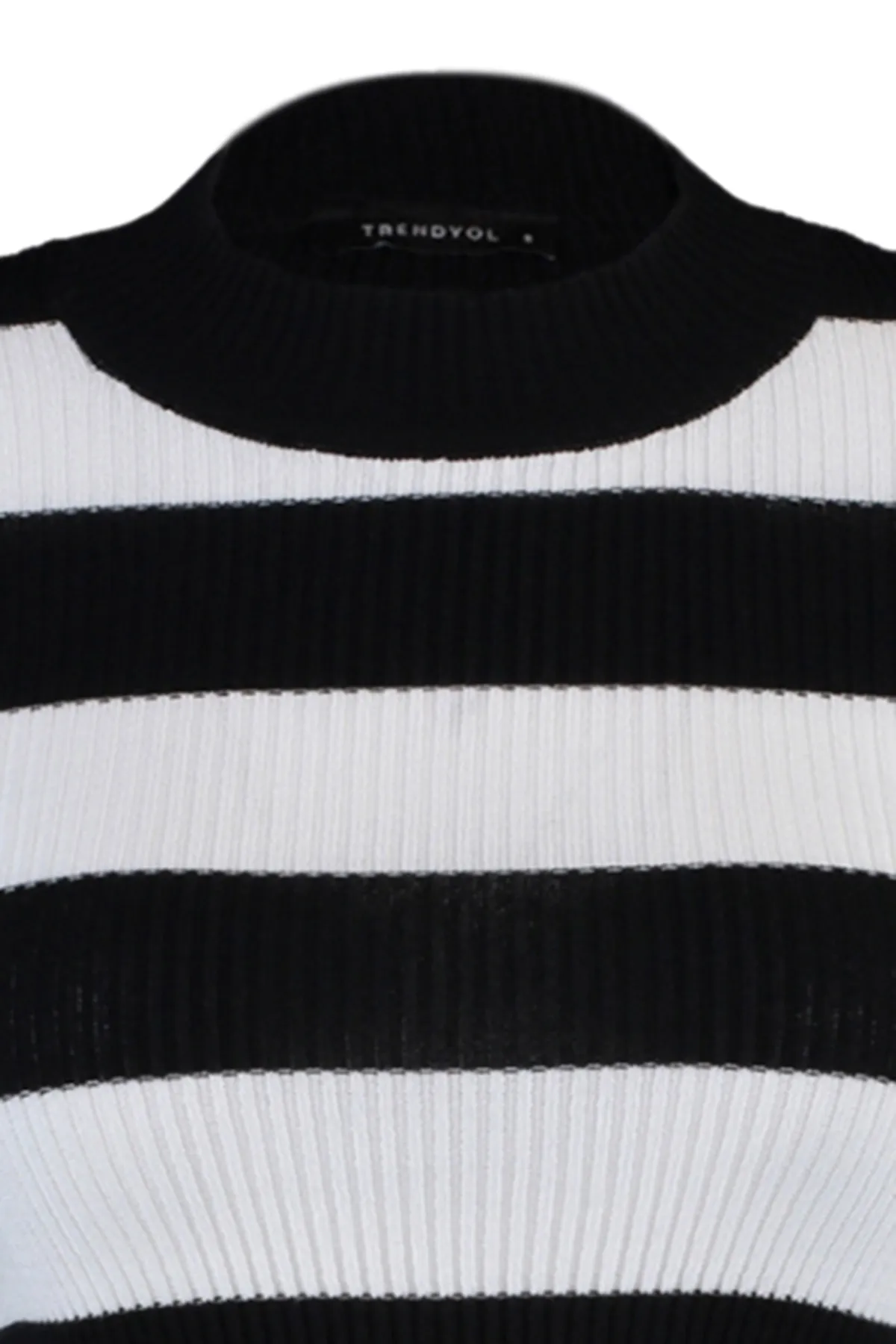 Trendyol Collection  Schwarzer kurzer gestreifter Strickpullover aus Baumwolle TWOAW20KZ0255