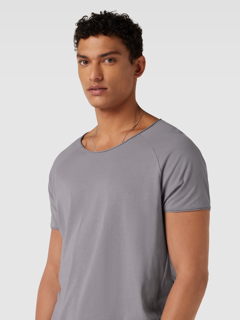 T-Shirt mit Rundhalsausschnitt in mittelgrau