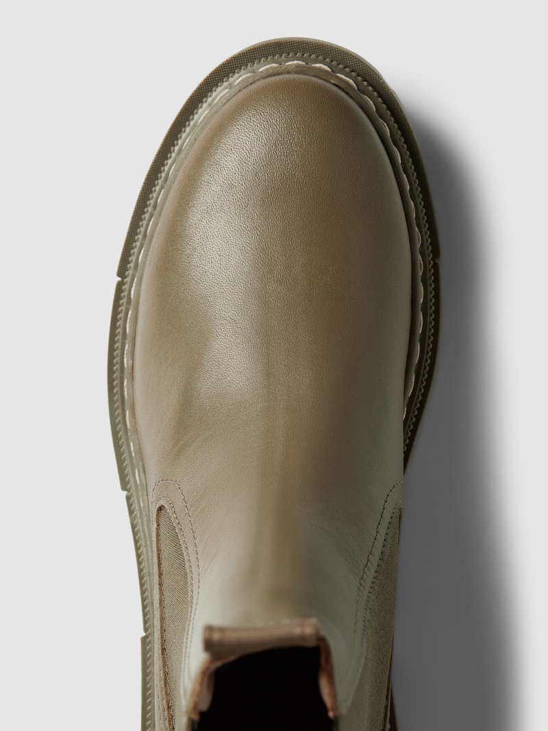 Chelsea Boots aus Leder mit Ziernaht in olivgrün