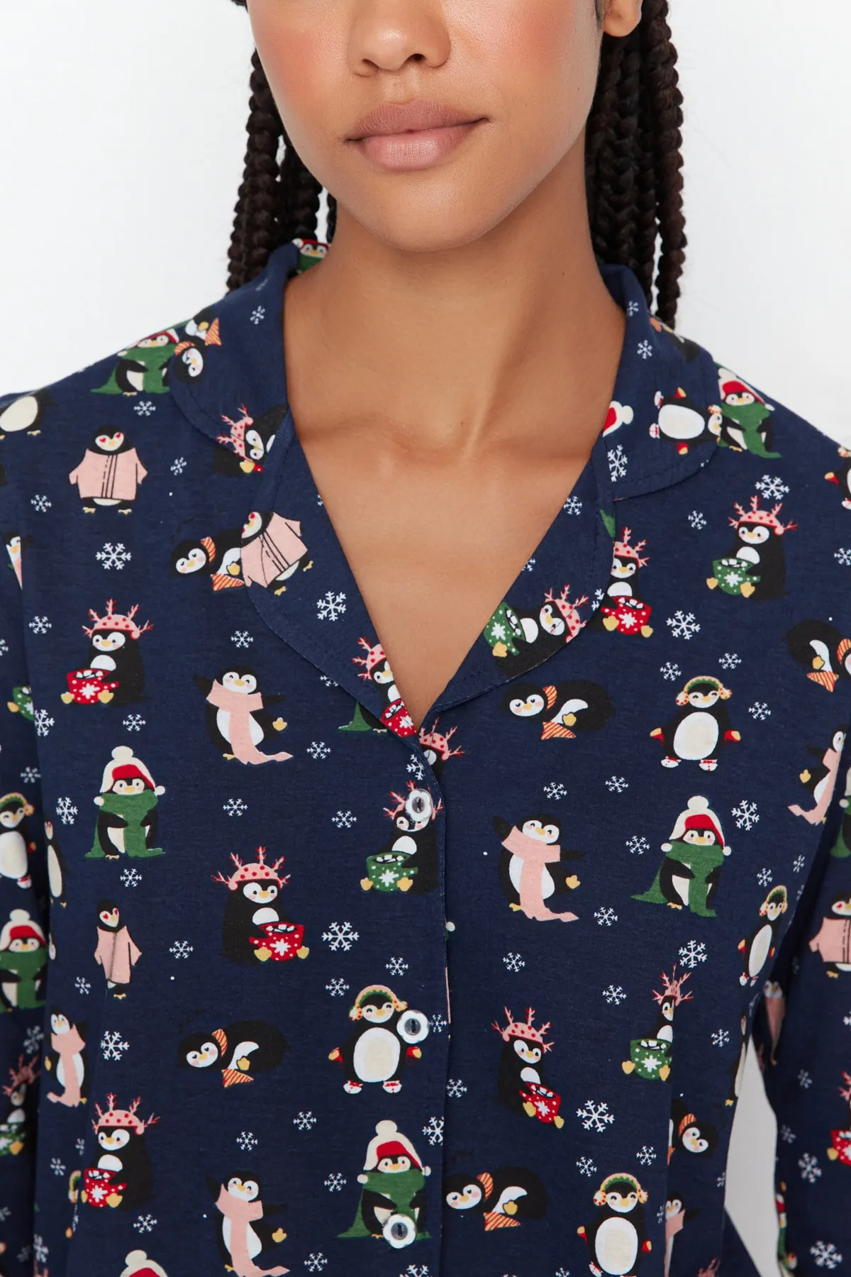 Trendyol Collection  Marineblaues Winter-Pyjama-Set aus 100 % Baumwolle mit Pinguin-Muster THMAW23PT00150