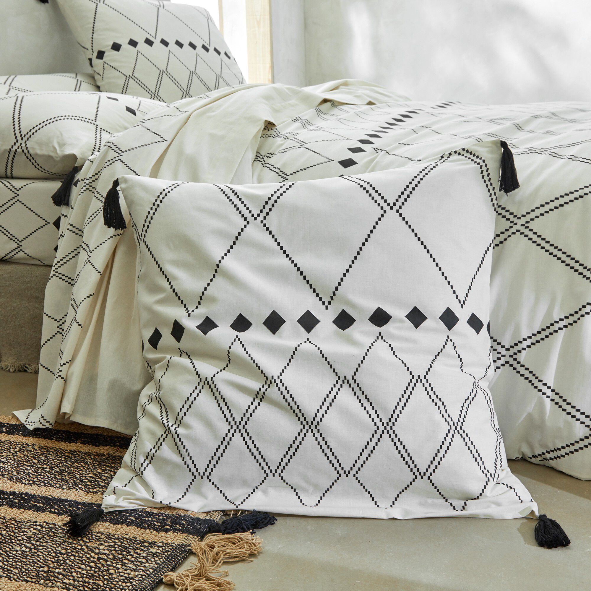 Linge de lit Massaï coton à motifs graphiques et finitions pompons
