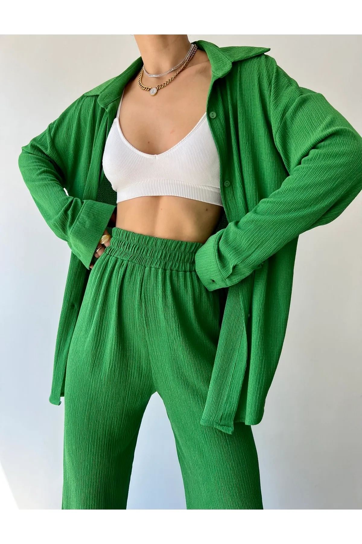 MCLLCTN  Capri Damen-Strickanzug in Grün
