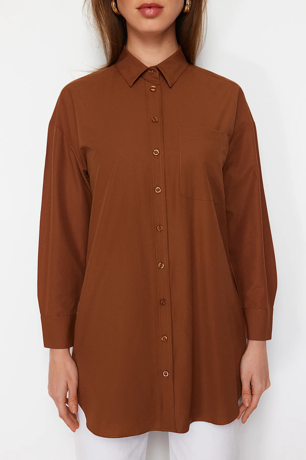 Trendyol Modest  Dunkelbraunes gewebtes Hemd mit Tasche und Schlitzdetail TCTAW22UK0080