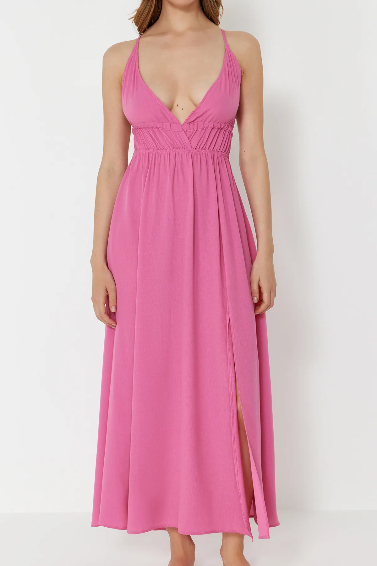 Trendyol Collection  Rosa, gewebtes, gerafftes Maxi-Strandkleid TBESS23EL00063