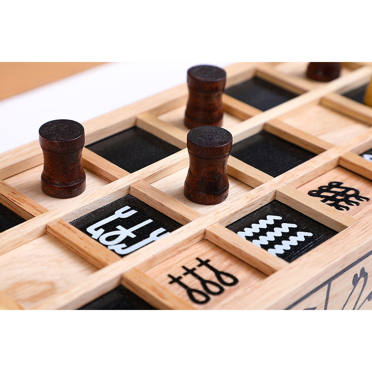 Senet - Das Brettspiel der Pharaonen, ein ägyptisches Würfelspiel aus Holz