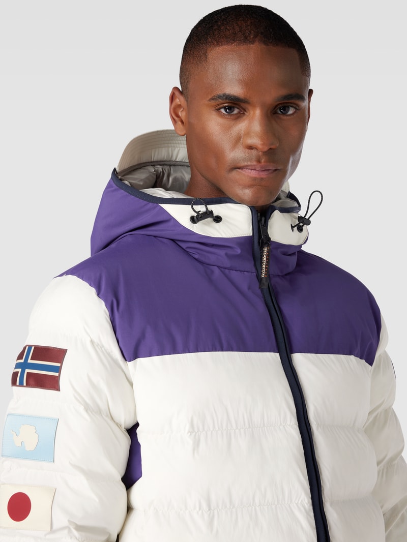 Steppjacke mit Label-Details Modell 'SHAKLETON' in offwhite