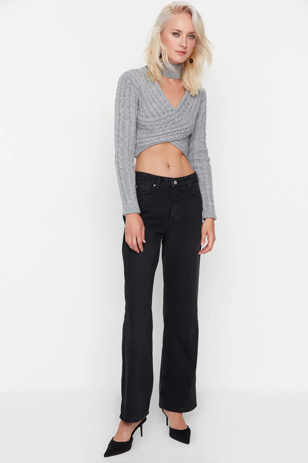 Trendyol Collection  Schwarze Petite-Jeans mit hoher Taille und weitem Bein TWOAW22JE0605