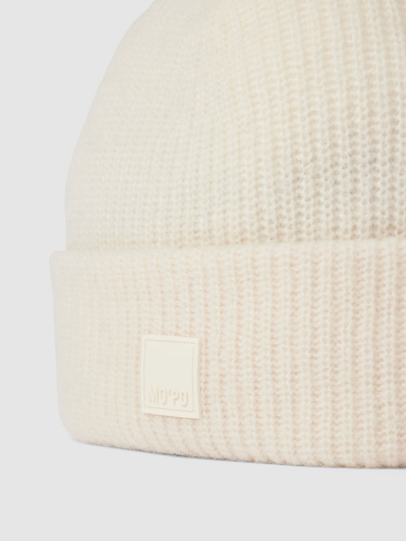 Beanie mit Label-Detail in offwhite