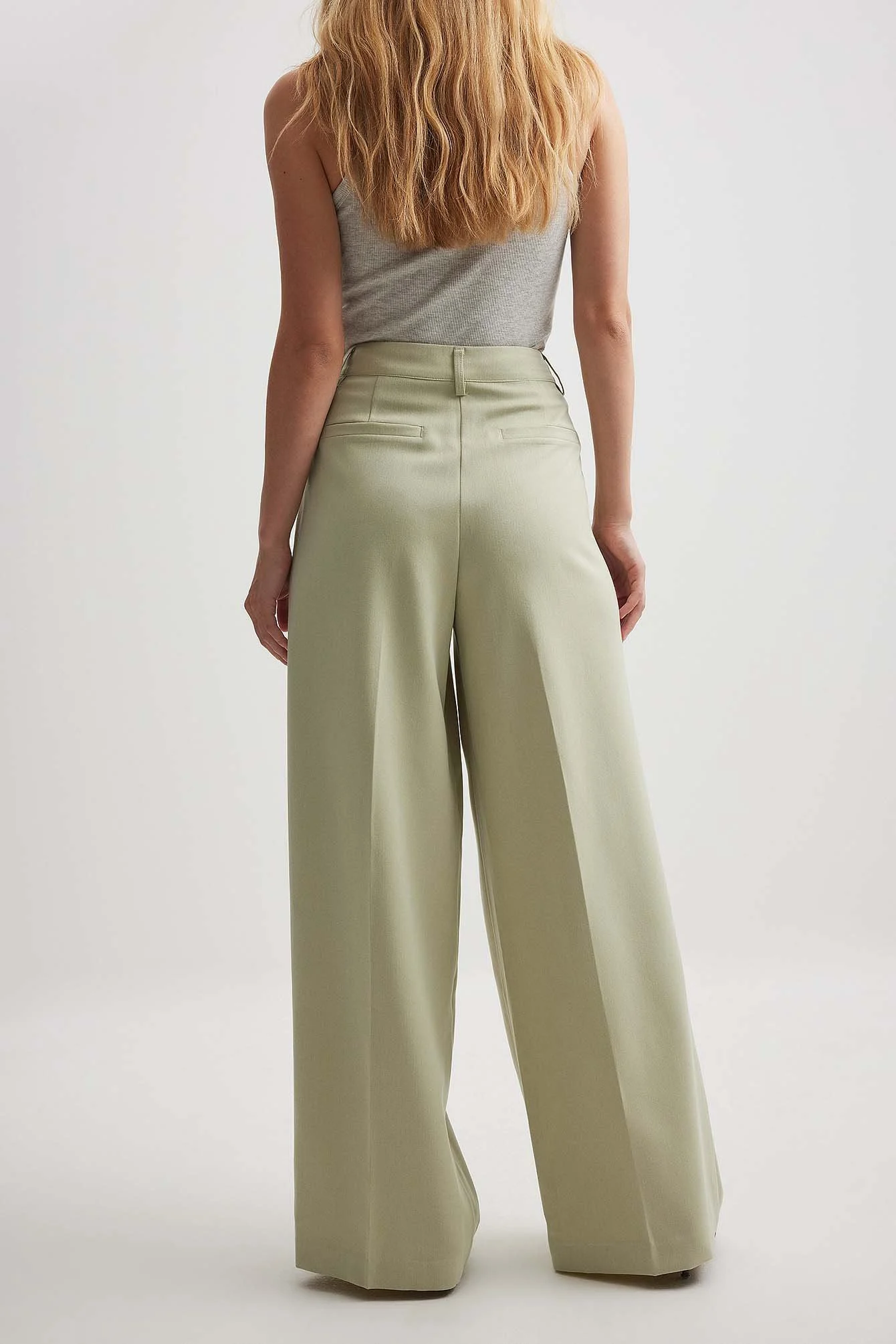 Anzughose mit mittelhoher Taille und Bundfalte