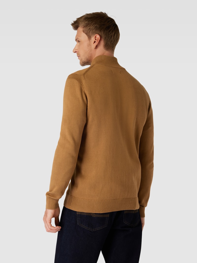Strickjacke mit Label-Stitching Modell 'STAND JACKET' in camel