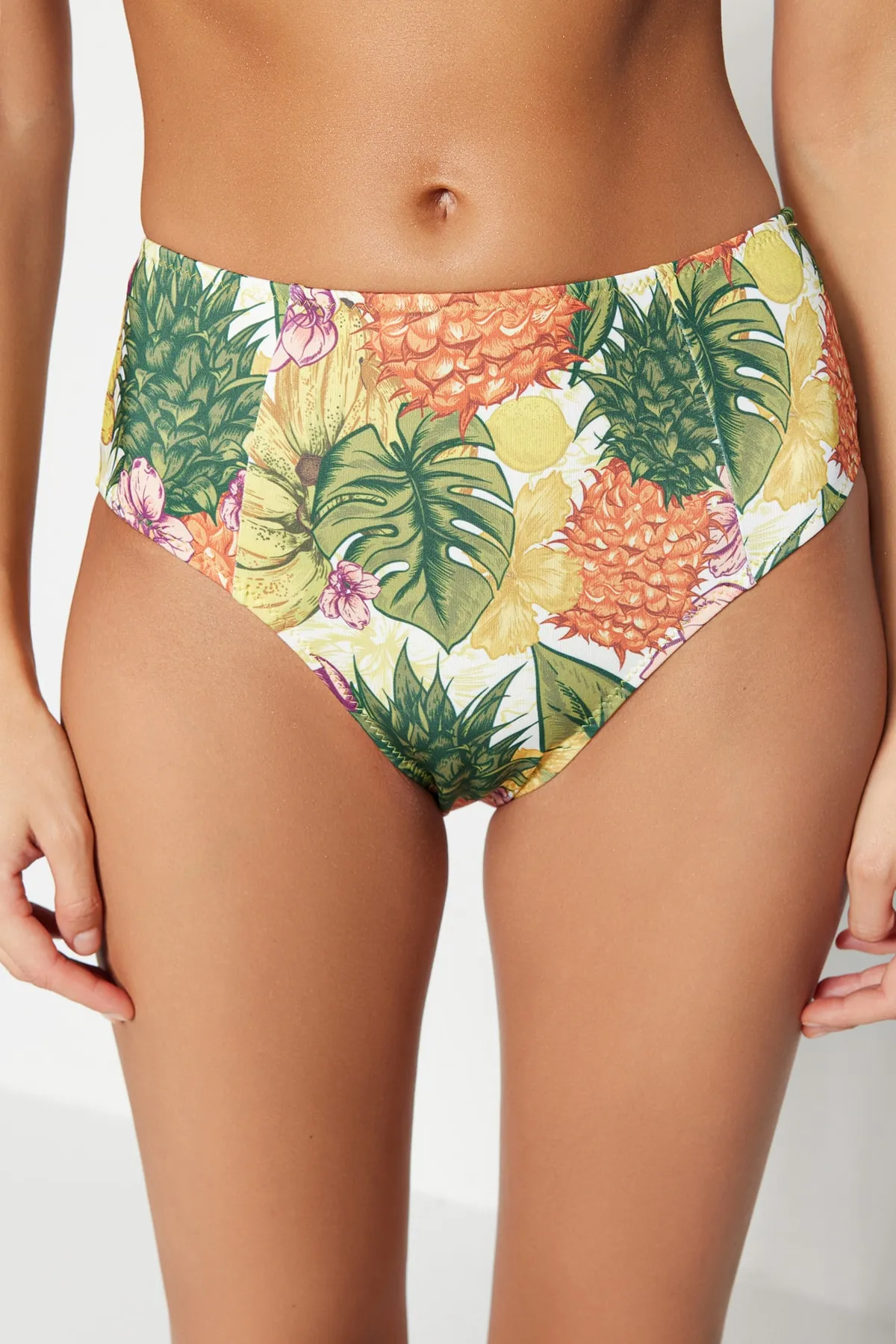 Trendyol Collection  Bikinihose mit Blumenmuster und hoher Taille TBESS20BA0100
