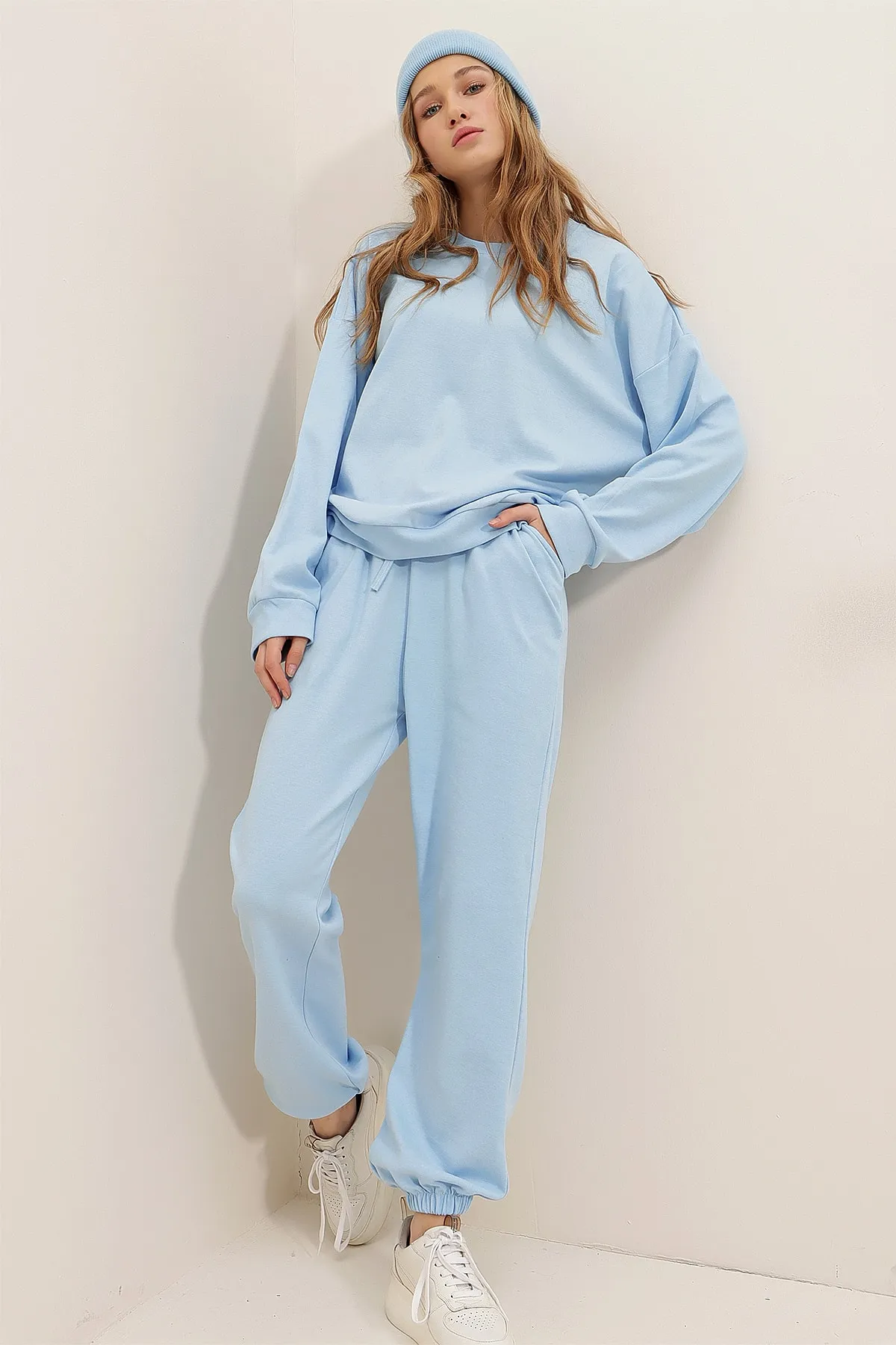 Trend Alaçatı Stili  Babyblaues Trainingsanzug-Set mit Rundhalsausschnitt, elastischer Taille und Beinabschluss mit zwei Fäden für Damen ALC-507-669-001