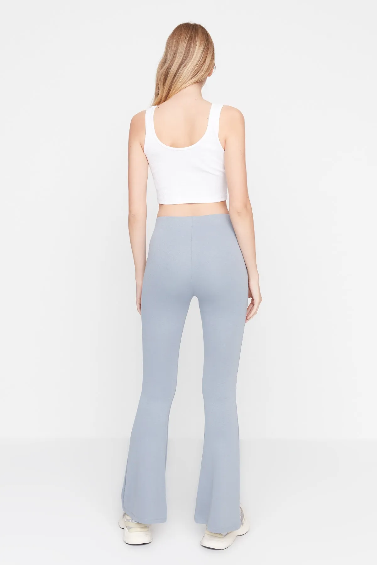 Trendyol Collection  Graue, gerippte, ausgestellte, elastische Hose mit spanischem Bein und hoher Taille, Strickhose TWOSS20PL0342