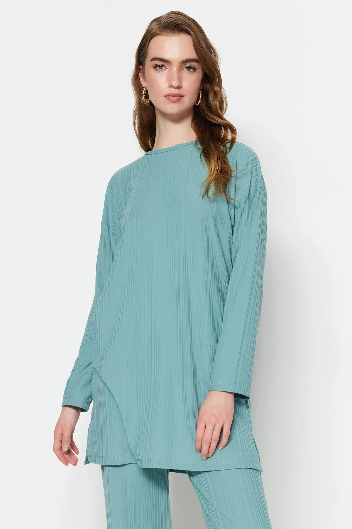 Trendyol Modest  Mintgrünes, plissiertes Tunika-Hosen-Strickset TCTSS23US00009