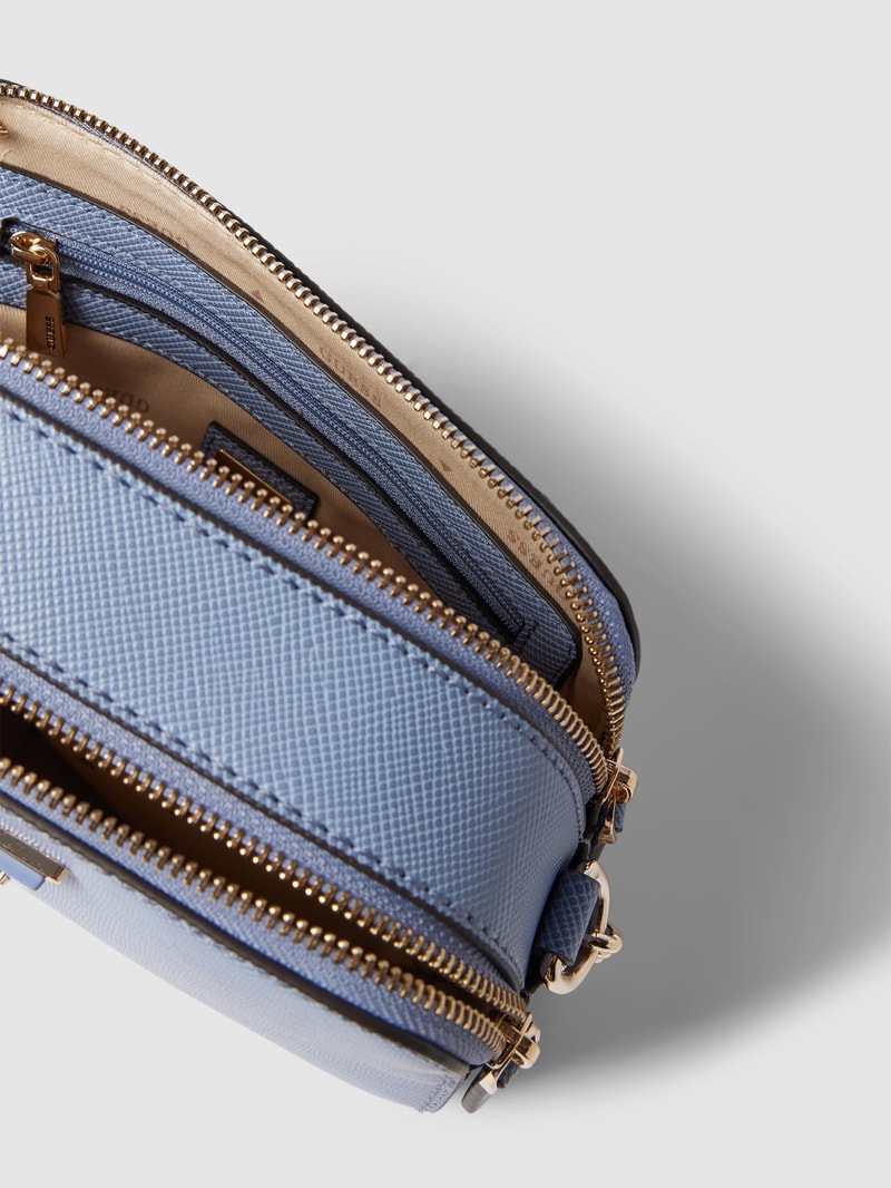 Camera Bag mit Schulterriemen in metallic Modell 'NOELLE' in lila