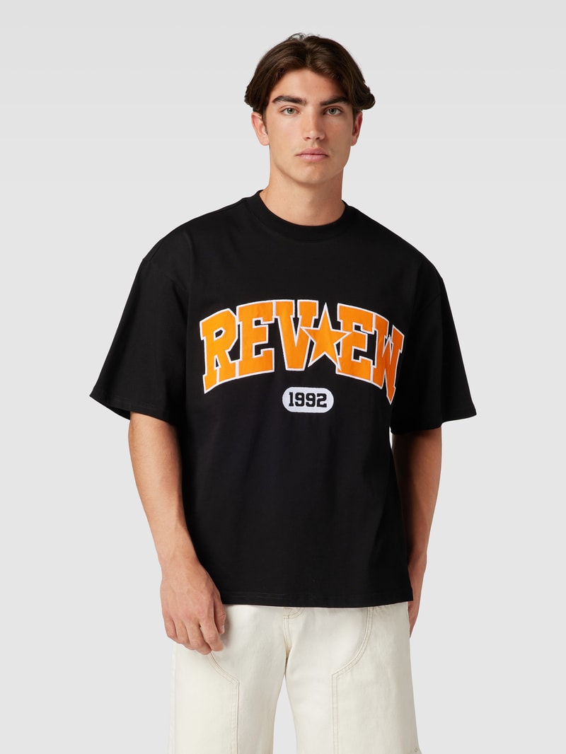 T-Shirt mit Label-Print in schwarz