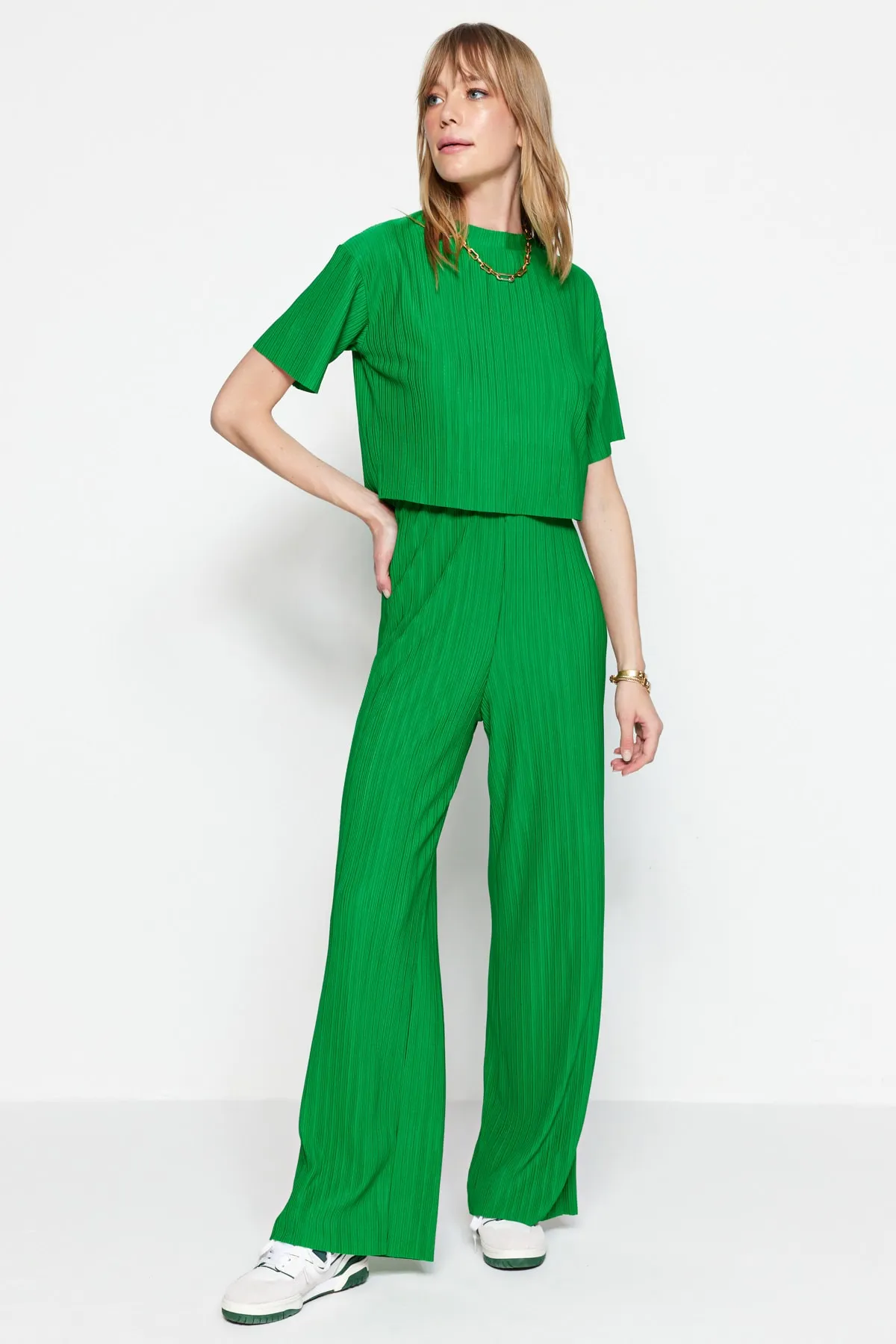 Trendyol Collection  Grüne plissierte Hose mit weitem Bein/locker geschnittener Strickhose mit hoher Taille TWOSS23PL00042