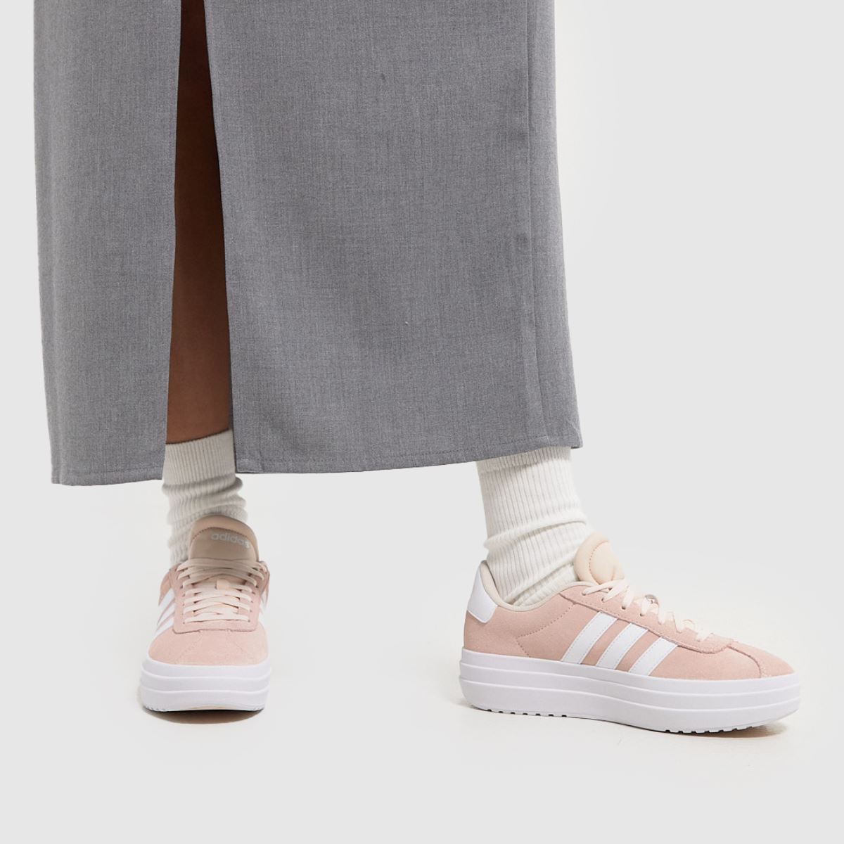 adidas vl court bold träningsskor i vitt och rosa