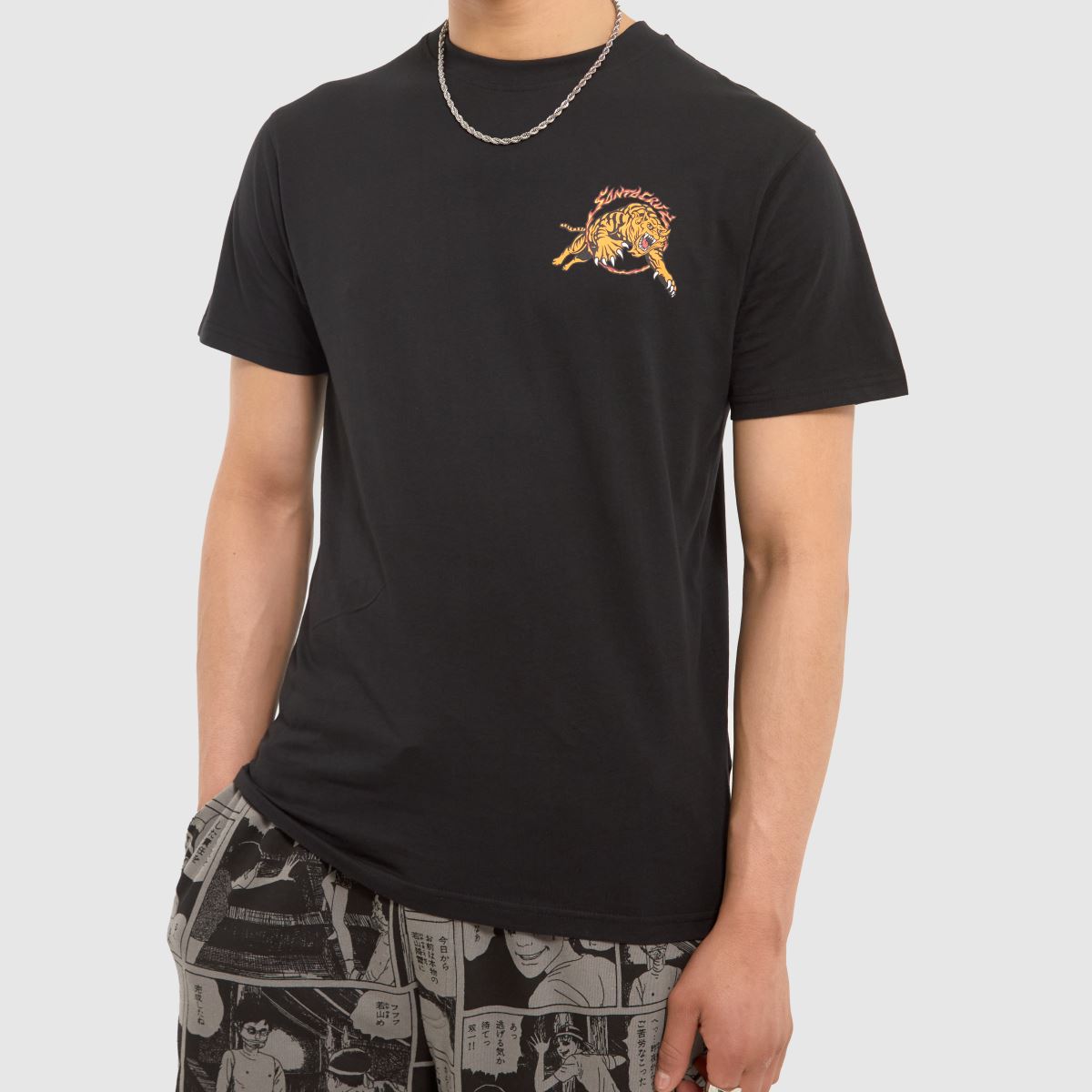 Santa Cruz – Svart t-shirt med tigermotiv och mönster