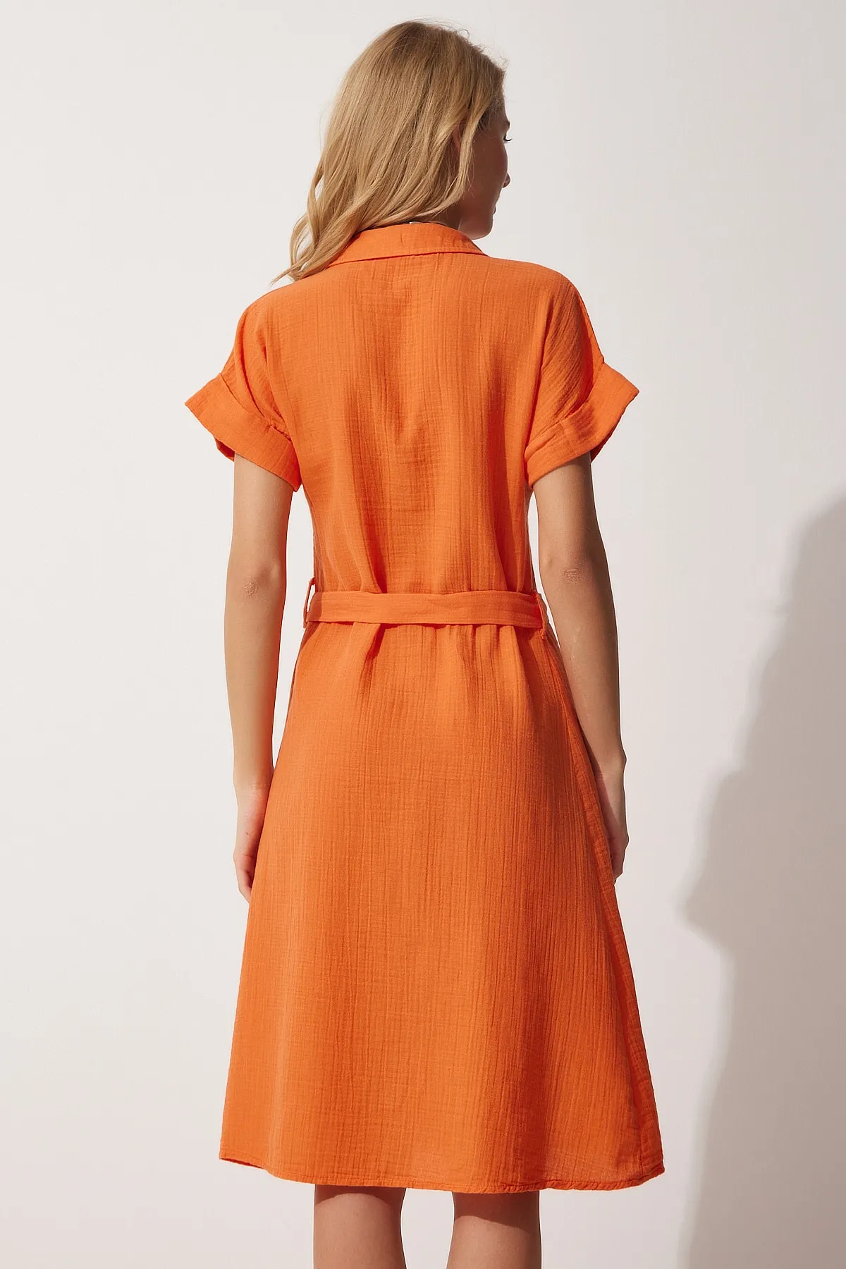 Happiness İstanbul  Orangefarbenes Damen-Hemdkleid aus Leinen mit Gürtel MX00046