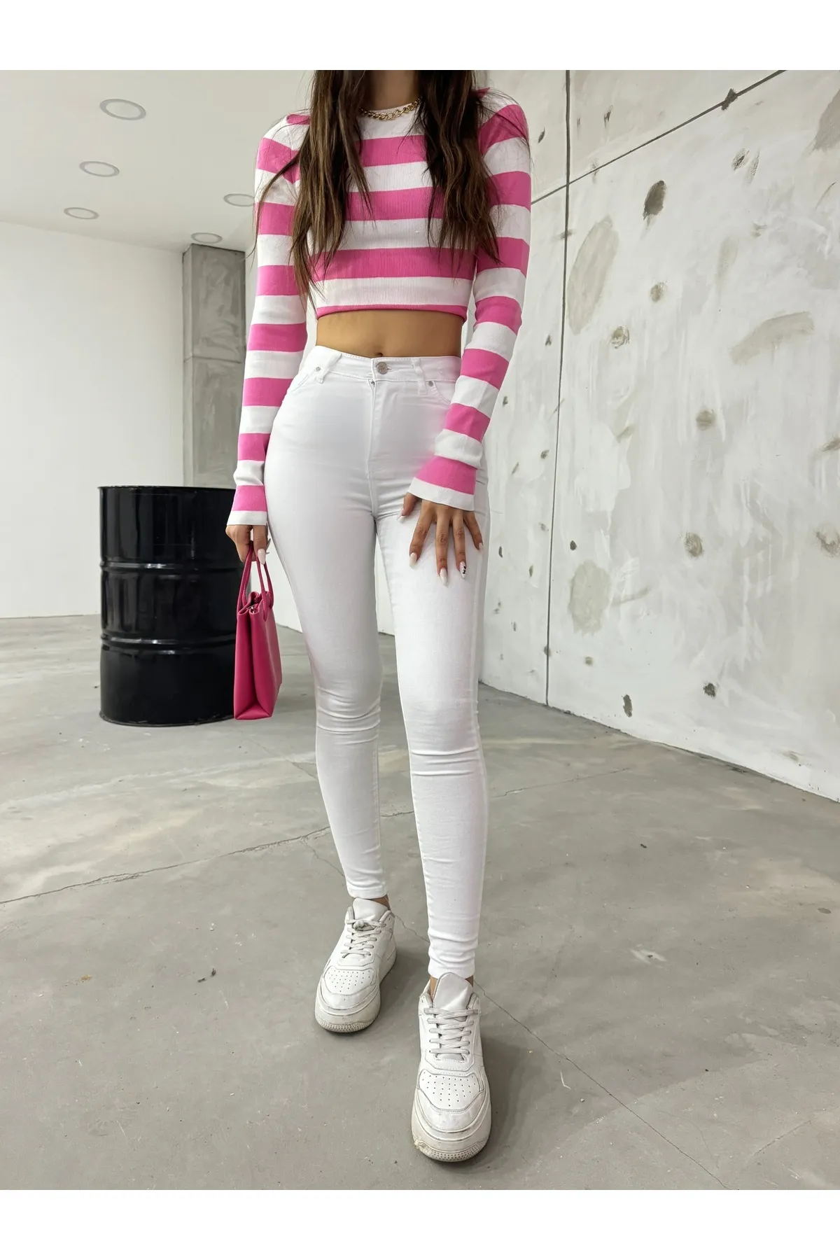 BİKELİFE  Weiße, knöchellange, schmal geschnittene Lycra-Hose mit hoher Taille für Damen